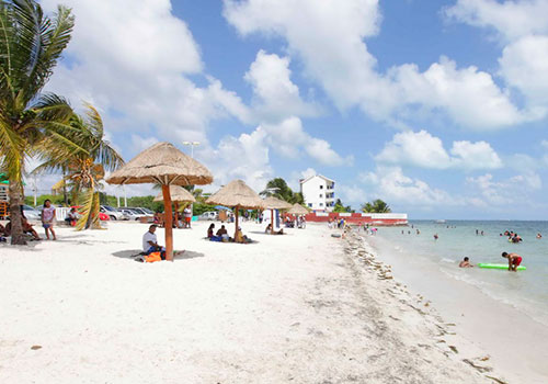 Puerto Juárez fue la ubicación principal de la población original del área antes de la fundación de la ciudad de Cancún y fue una ubicación separada desde 1960 hasta 1990 cuando fue abolida como tal e incorporada como uno de los distritos de Cancún.