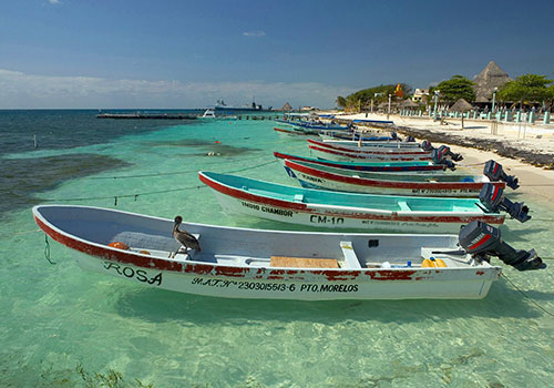 1998 wurde das Riff vor Puerto Morelos zu einem geschützten Nationalen Meerespark, der seine reiche Artenvielfalt bewahrte und dieses Gebiet zu einem der besterhaltenen des Großen Mesoamerikanischen Riffs machte. Die Stadt hat nur zwei Hauptstraßen und Sie können in etwa 15 Minuten von einem Ende zum anderen gehen.